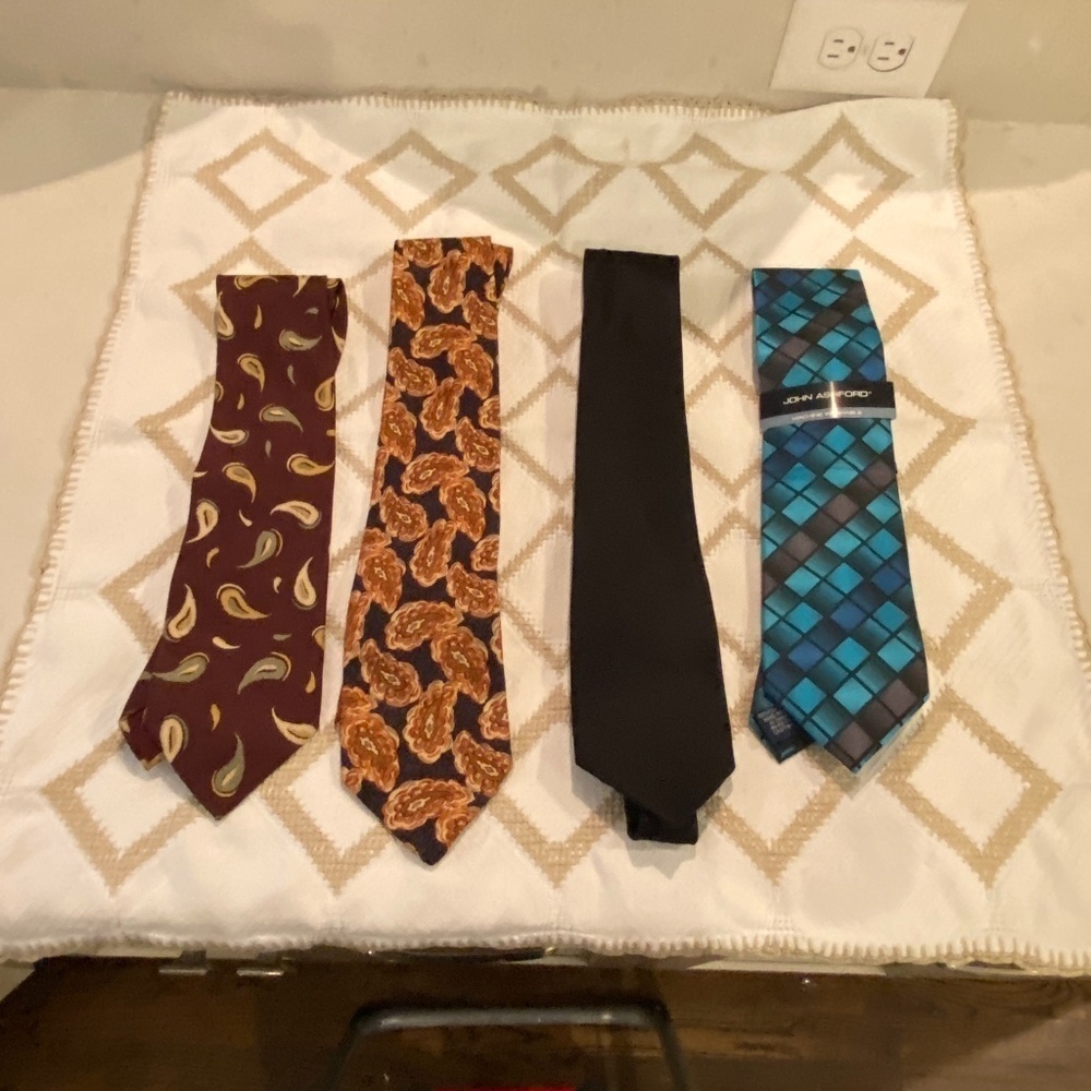 Set of 4 ties